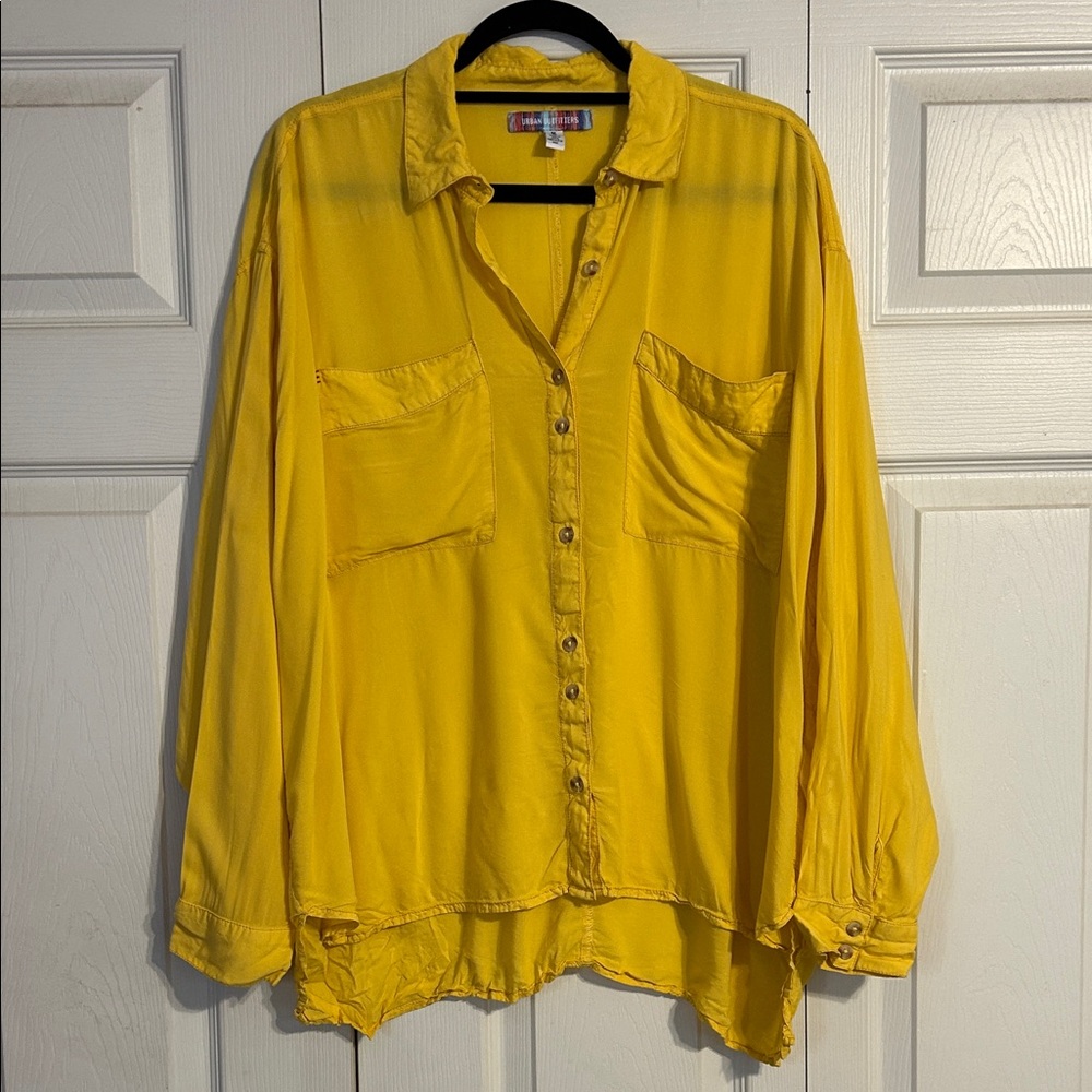 URBAN OUTFITTERS Buttercup Yellow Button Front Long Sleeve Hi-Lo Blouse Medium